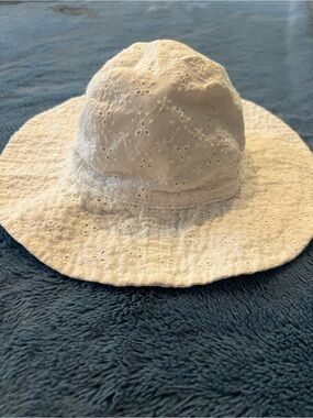 GAP White Eyelet Bucket Hat